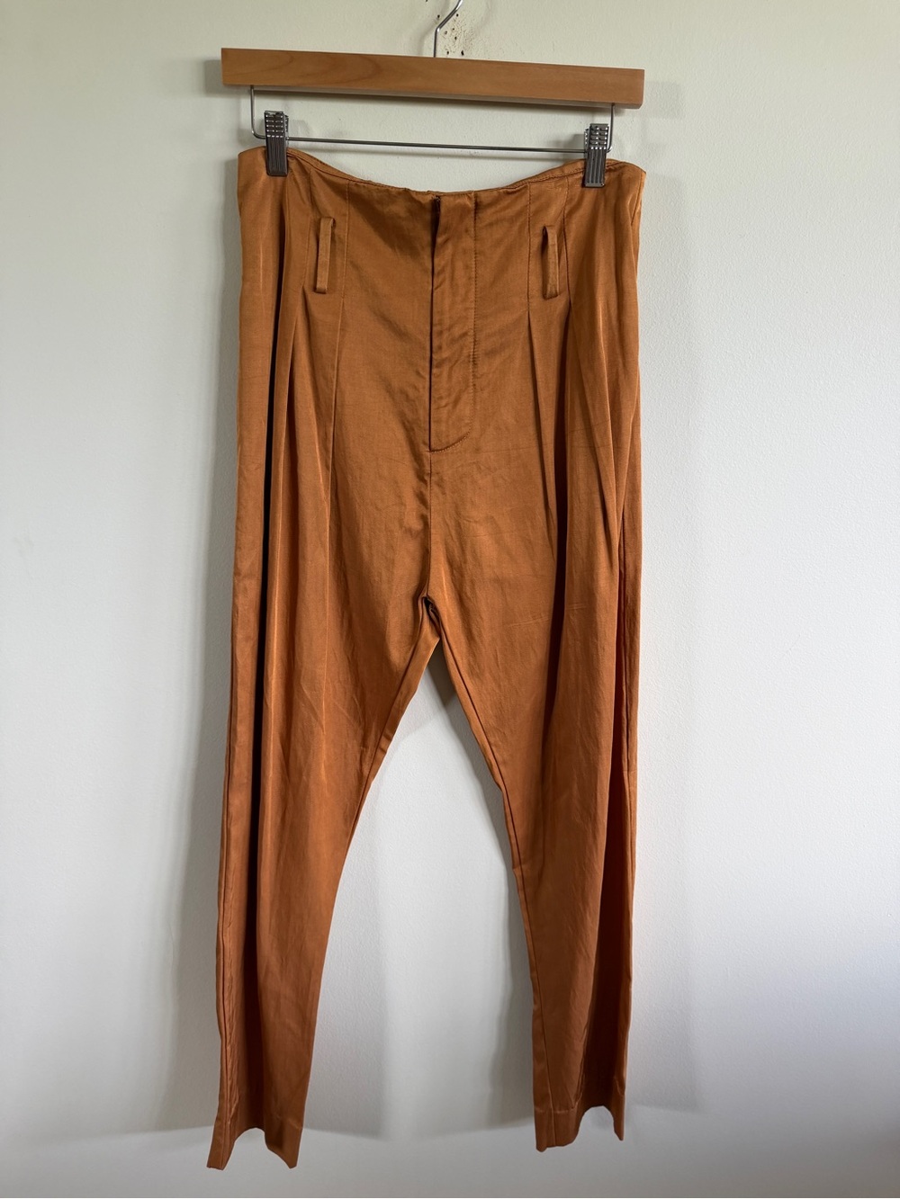 Indah Women's Tapered Pants shadow belted in Cooper small